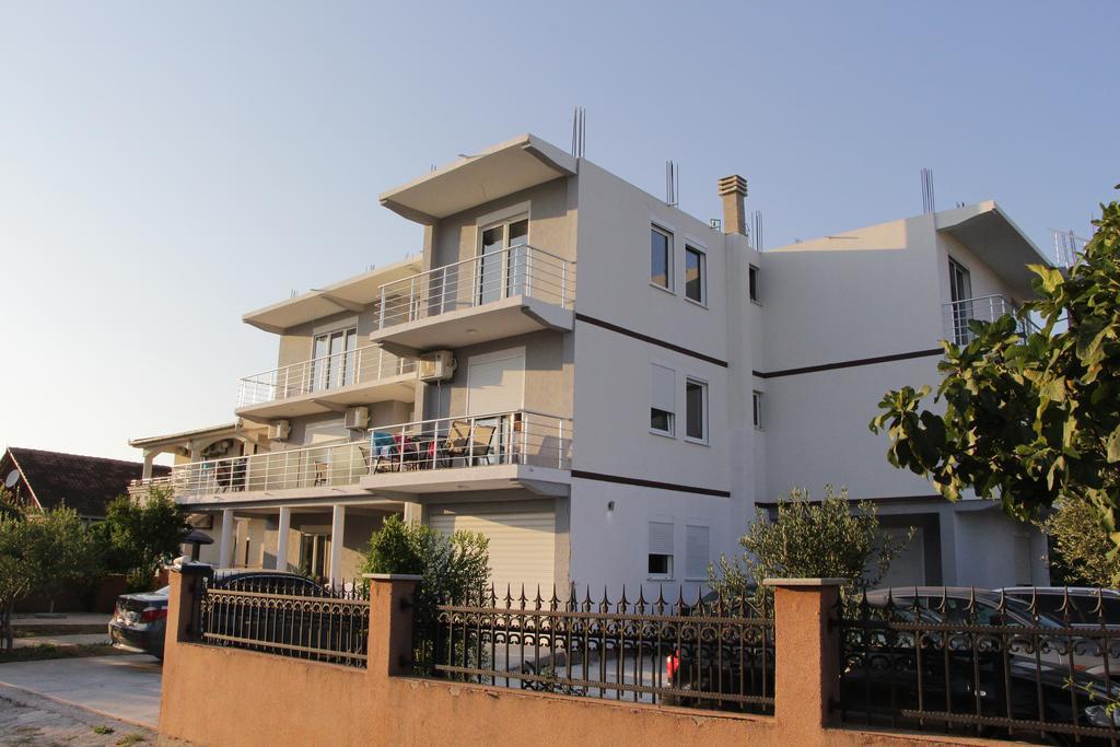 Apartments California أولتْسي المظهر الخارجي الصورة